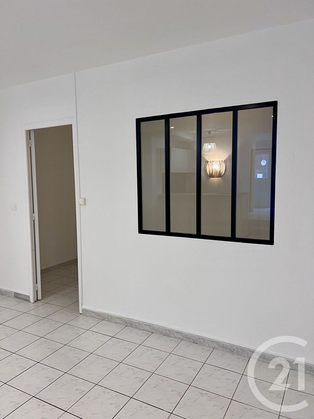 Appartement T2 à louer - 2 pièces - 49.92 m2 - MEZE - 34 - LANGUEDOC-ROUSSILLON - Century 21 Terre Du Sud
