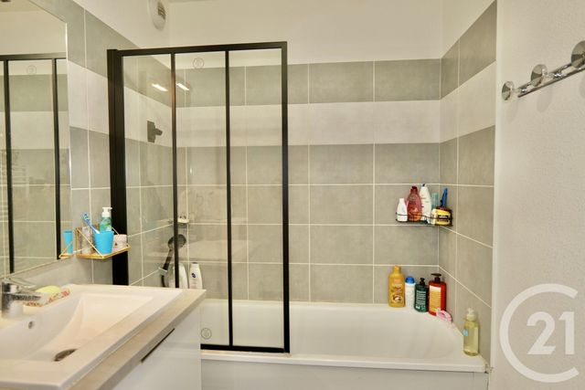 Appartement F3 à vendre - 3 pièces - 71.0 m2 - CASTELNAU LE LEZ - 34 - LANGUEDOC-ROUSSILLON - Century 21 Terre Du Sud