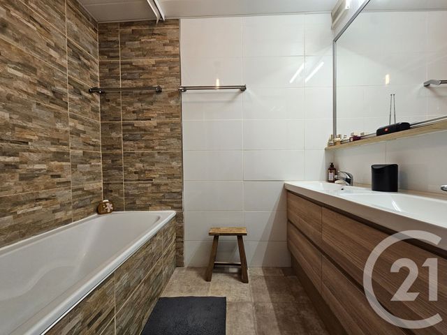 Appartement F4 à vendre - 5 pièces - 133.49 m2 - LATTES - 34 - LANGUEDOC-ROUSSILLON - Century 21 Terre Du Sud