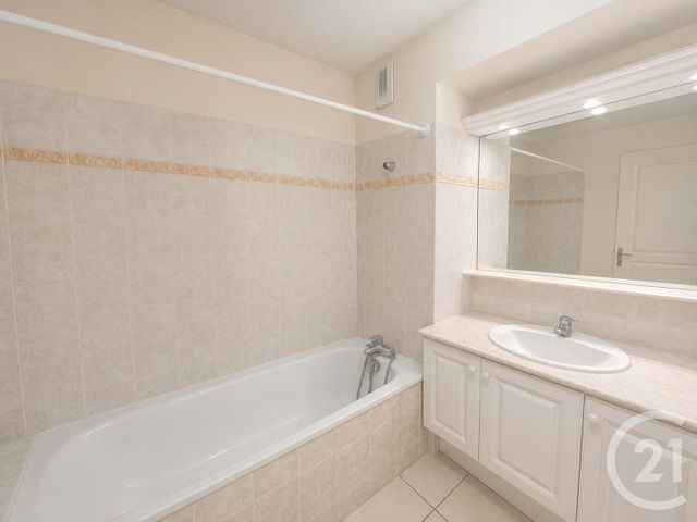 Appartement T3 à louer - 3 pièces - 70.06 m2 - LATTES - 34 - LANGUEDOC-ROUSSILLON - Century 21 Terre Du Sud