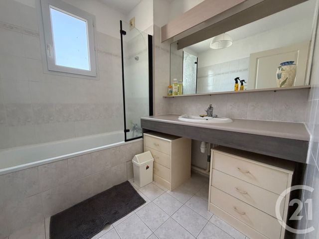Appartement T3 à louer - 3 pièces - 90.07 m2 - LATTES - 34 - LANGUEDOC-ROUSSILLON - Century 21 Terre Du Sud